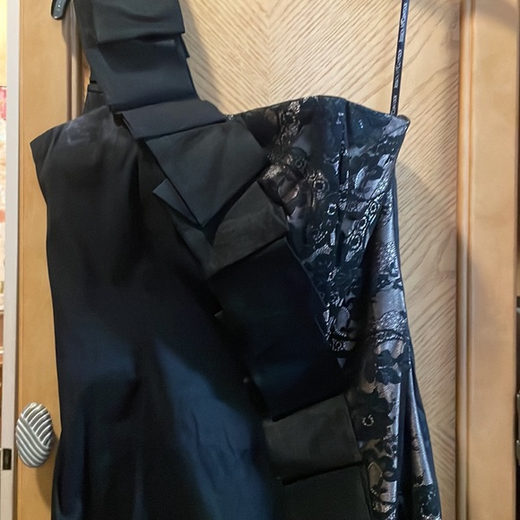Jessica McClintock black mini formal black and lace one shoulder dress size 10 - Picture 3 of 12